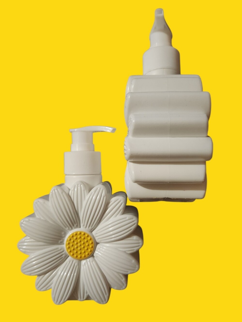White Daisy Hand Soap With Reuseable Pump Soap Dispenser NWOT